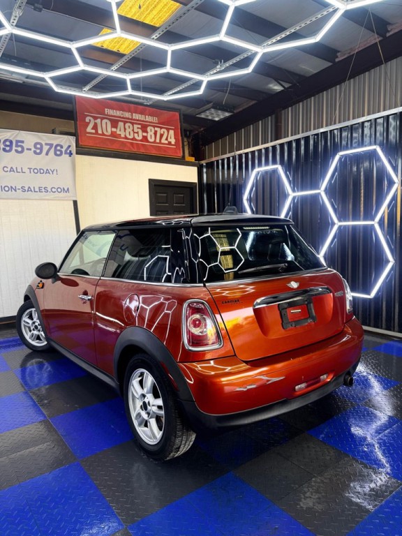 2011 MINI Cooper Image 17