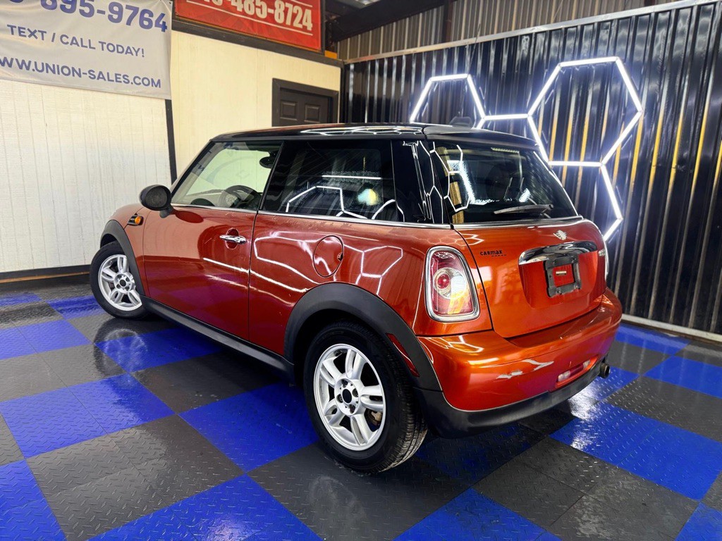 2011 MINI Cooper Image 18