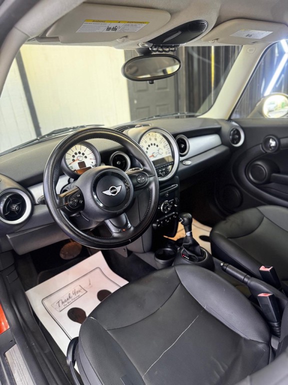 2011 MINI Cooper Image 32