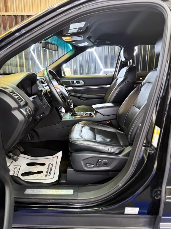 2016 Ford Explorer Image 30