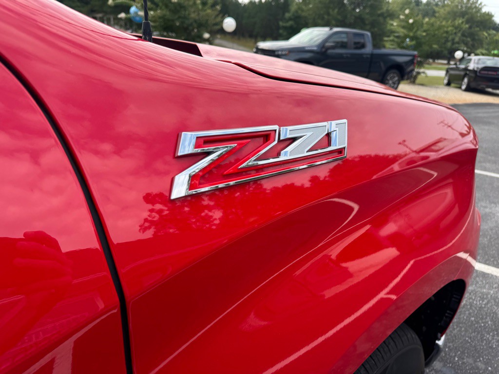 2021 Chevrolet Silverado 1500 Image 2