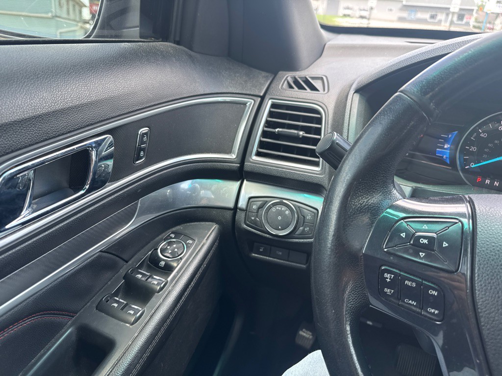 2017 Ford Explorer Image 9