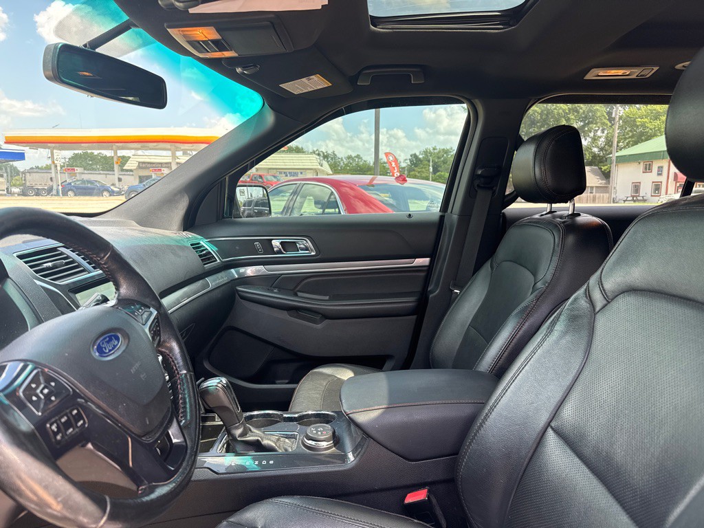 2017 Ford Explorer Image 11