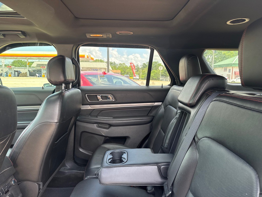 2017 Ford Explorer Image 12