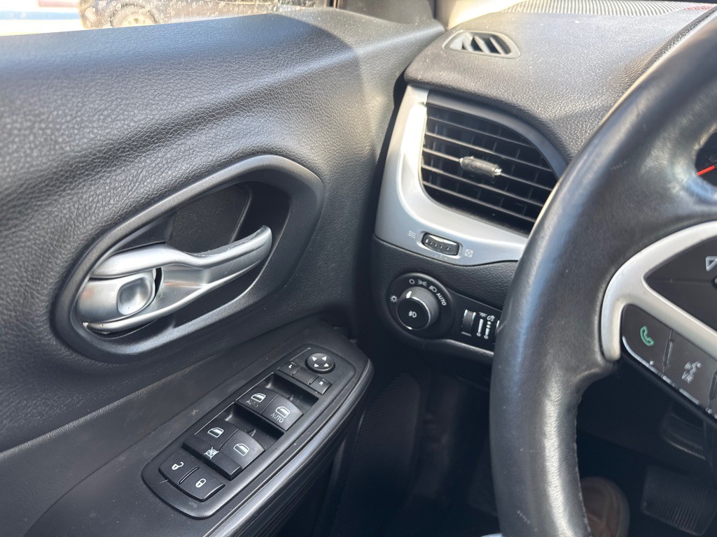 2015 Jeep Cherokee Image 7