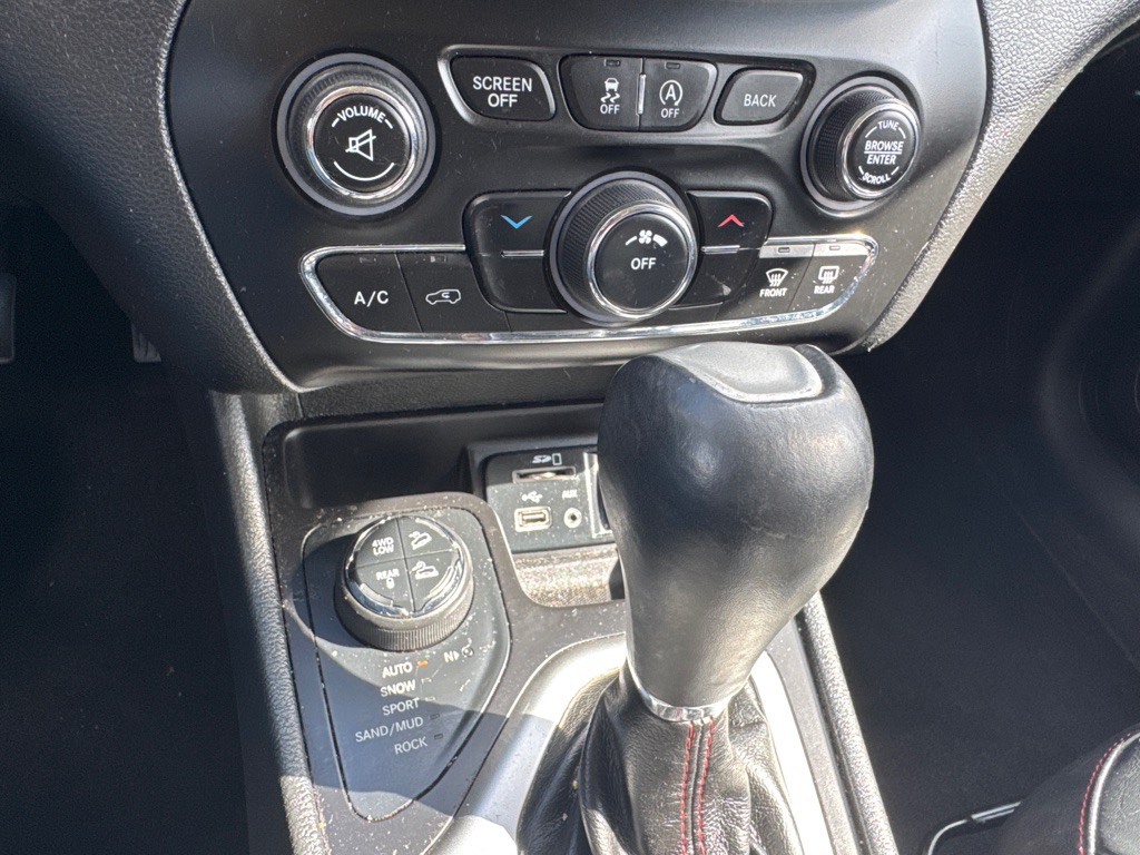 2015 Jeep Cherokee Image 8
