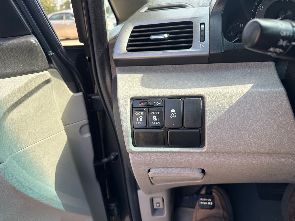 2012 Honda Odyssey Image 8