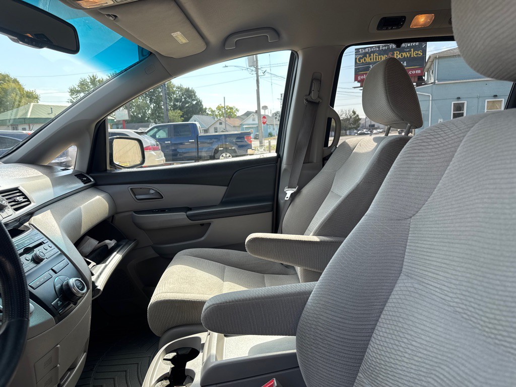 2012 Honda Odyssey Image 10