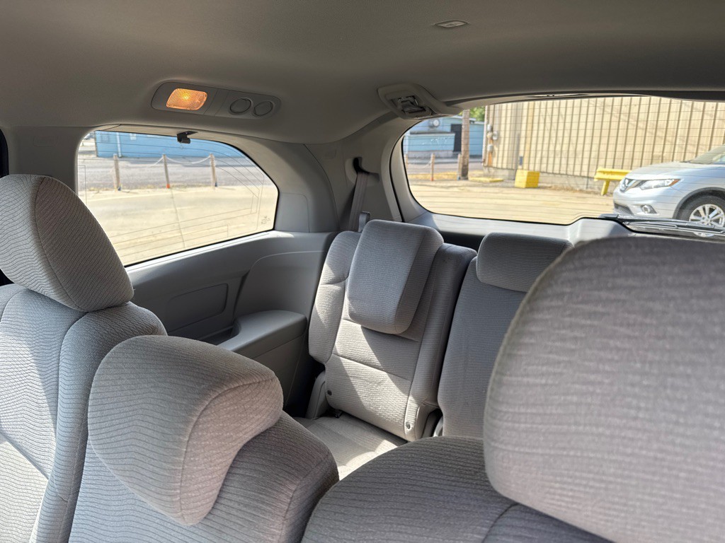 2012 Honda Odyssey Image 12