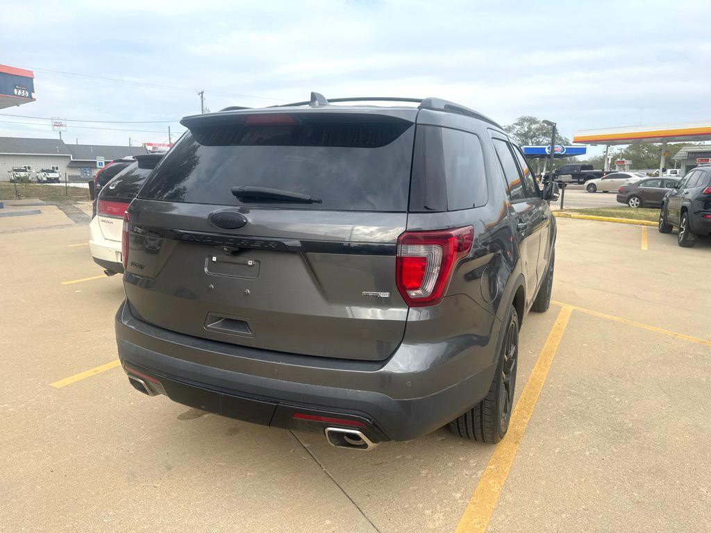 2017 Ford Explorer Image 4