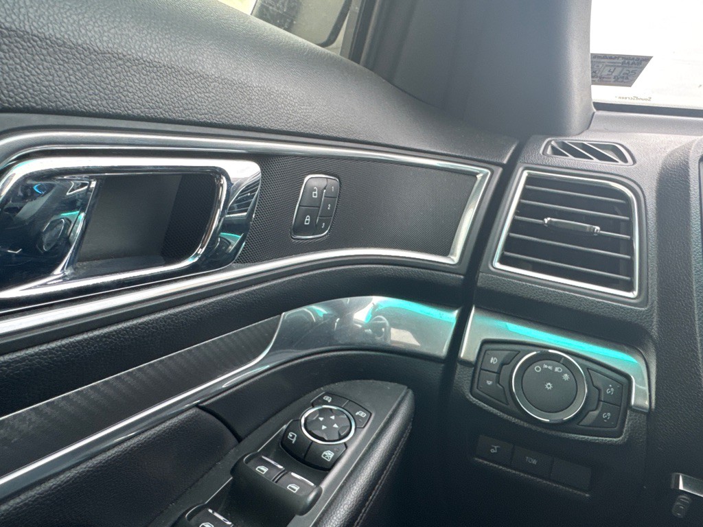 2017 Ford Explorer Image 11
