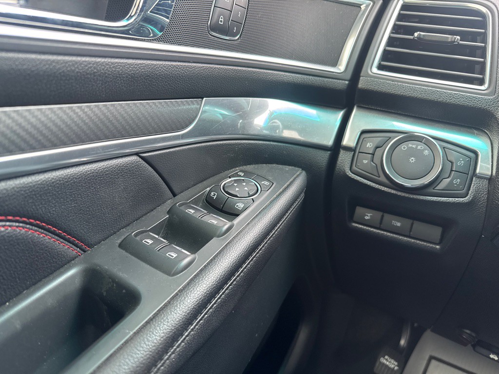 2017 Ford Explorer Image 12
