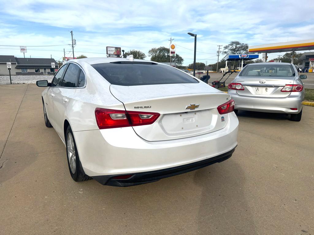 2016 Chevrolet Malibu Image 4