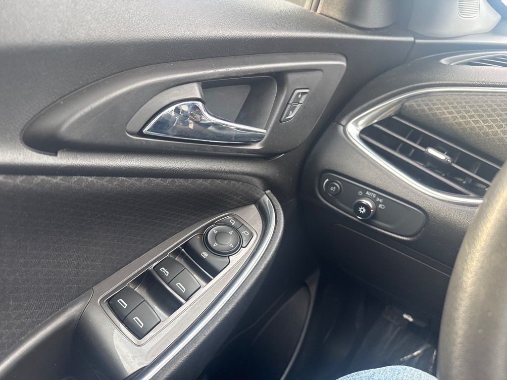 2016 Chevrolet Malibu Image 8