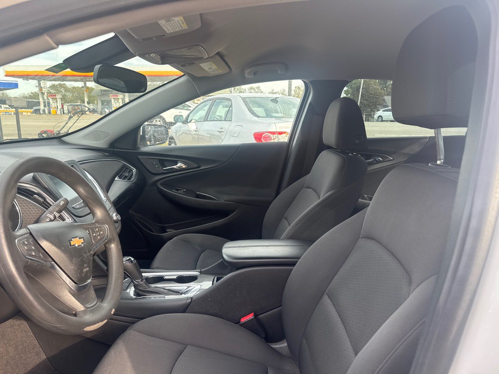 2016 Chevrolet Malibu Image 9
