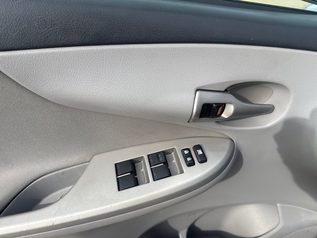 2012 Toyota Corolla Image 9