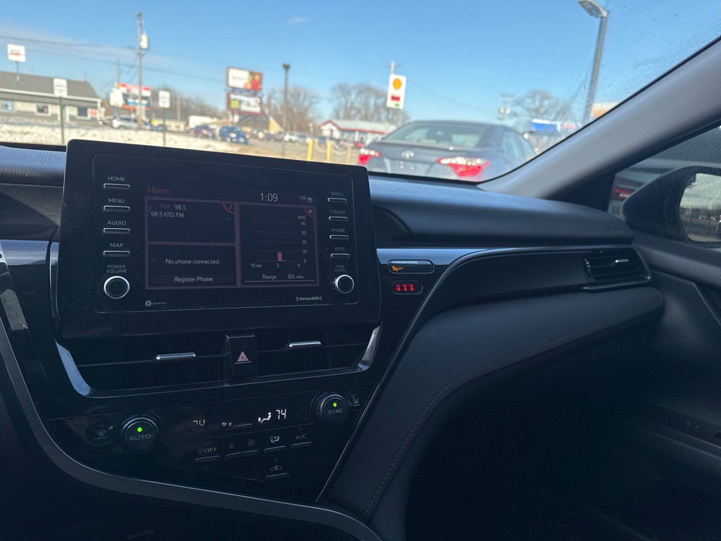 2022 Toyota Camry Image 8