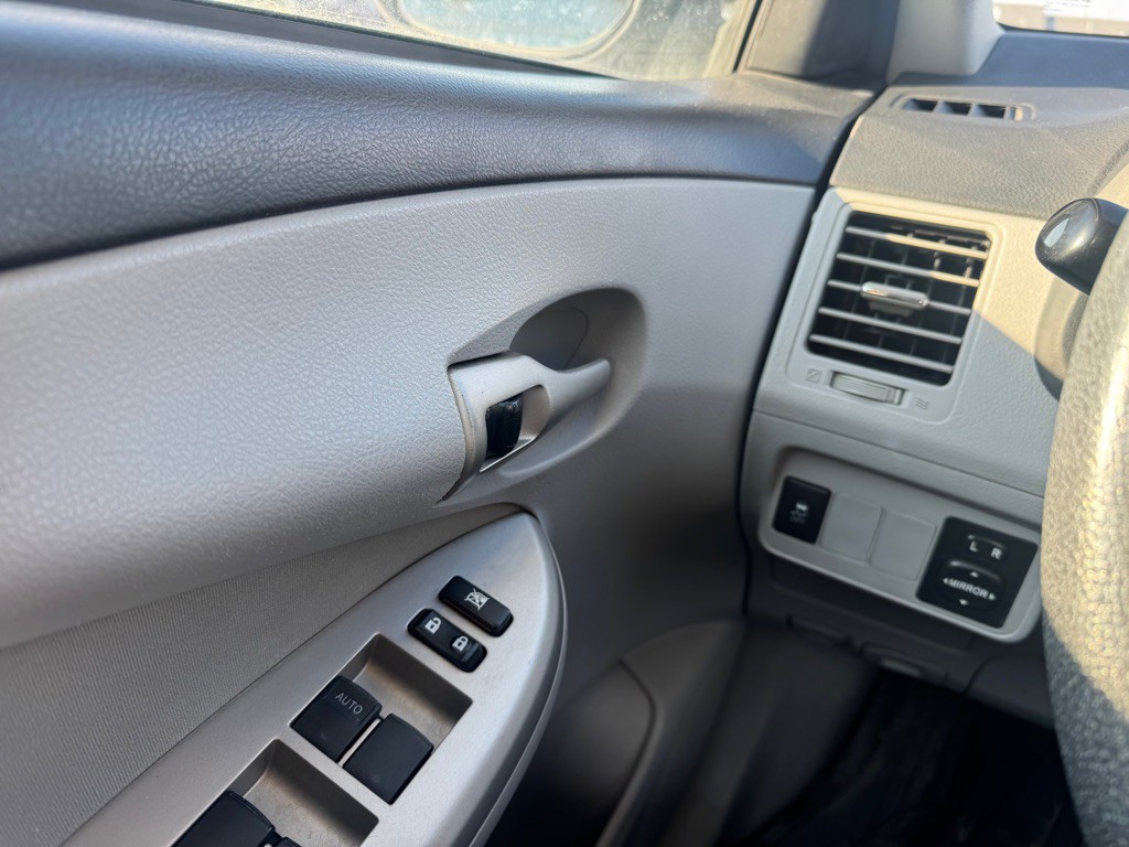 2012 Toyota Corolla Image 9