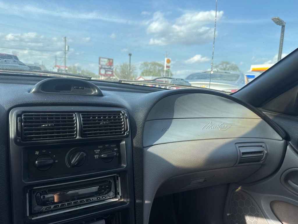 1994 Ford Mustang Image 8