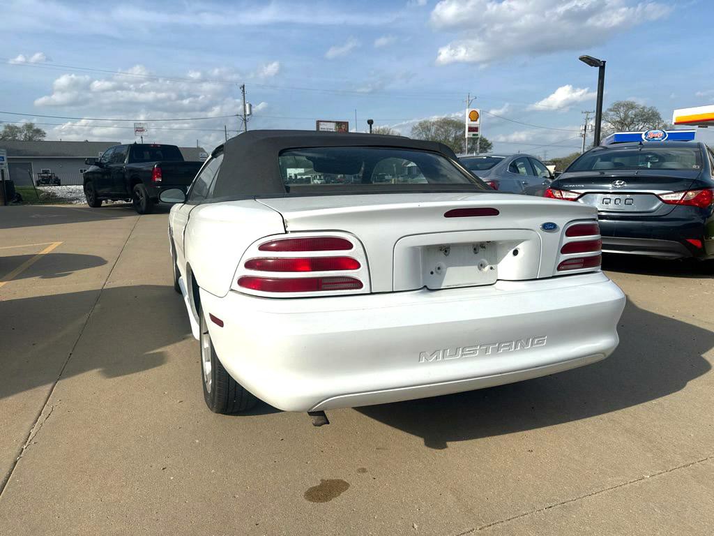 1994 Ford Mustang Image 3