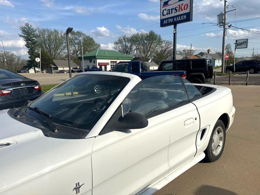 1994 Ford Mustang Image 5