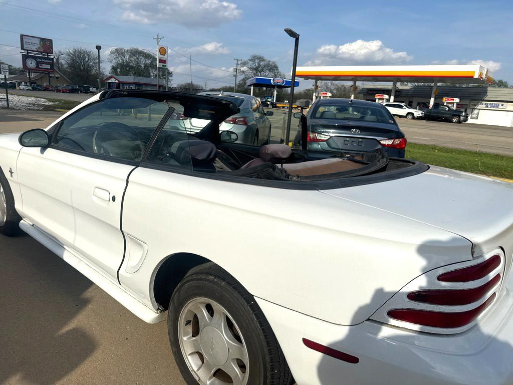 1994 Ford Mustang Image 6