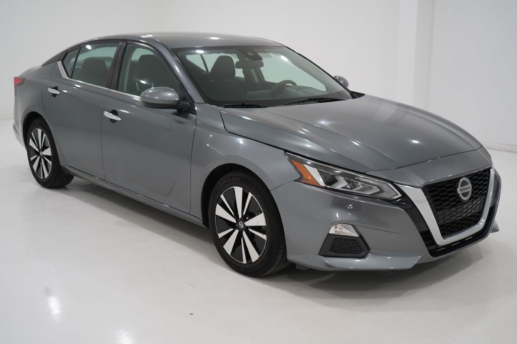 2021 Nissan Altima Image 2