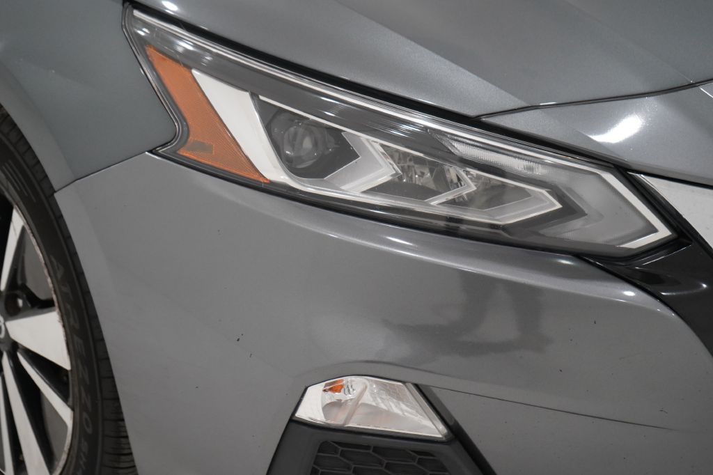 2021 Nissan Altima Image 8