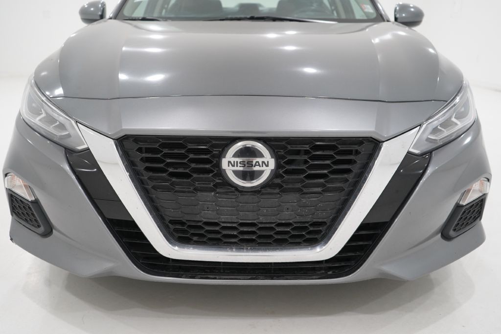 2021 Nissan Altima Image 9