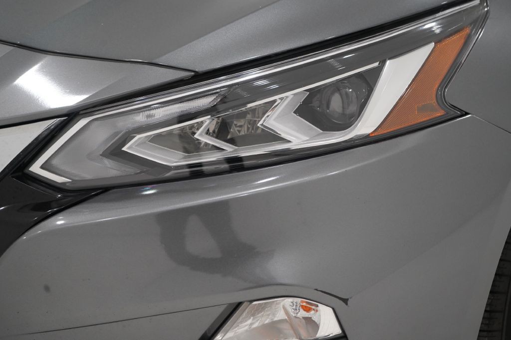 2021 Nissan Altima Image 10