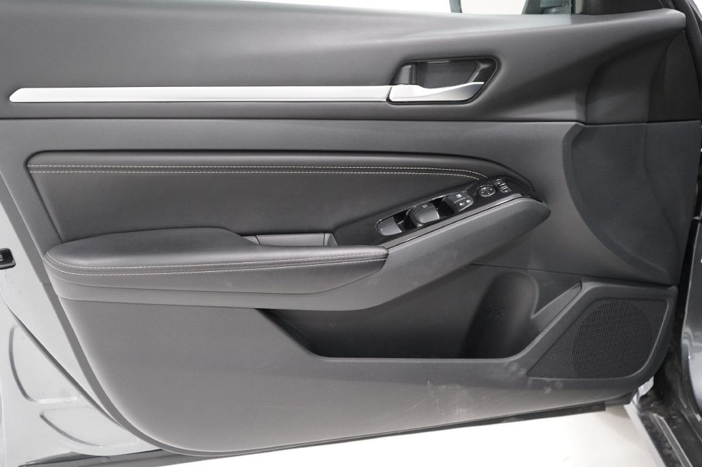2021 Nissan Altima Image 15