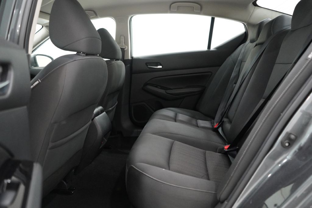 2021 Nissan Altima Image 18