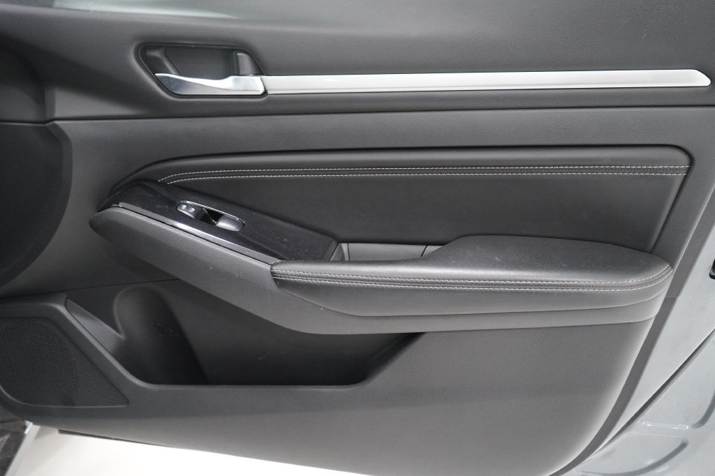 2021 Nissan Altima Image 19
