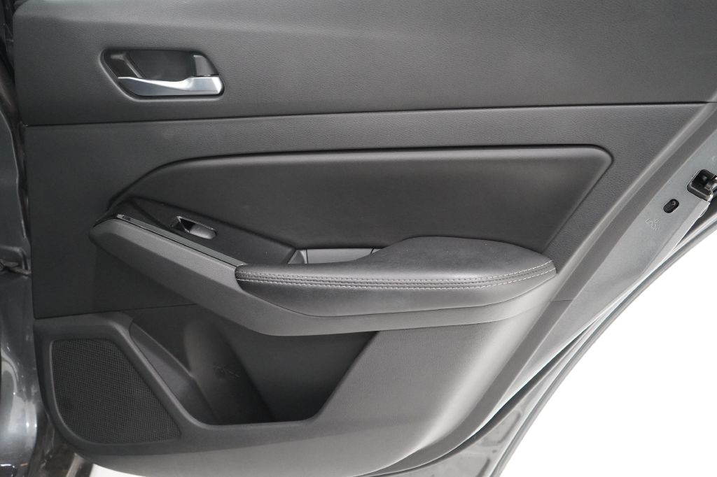 2021 Nissan Altima Image 21