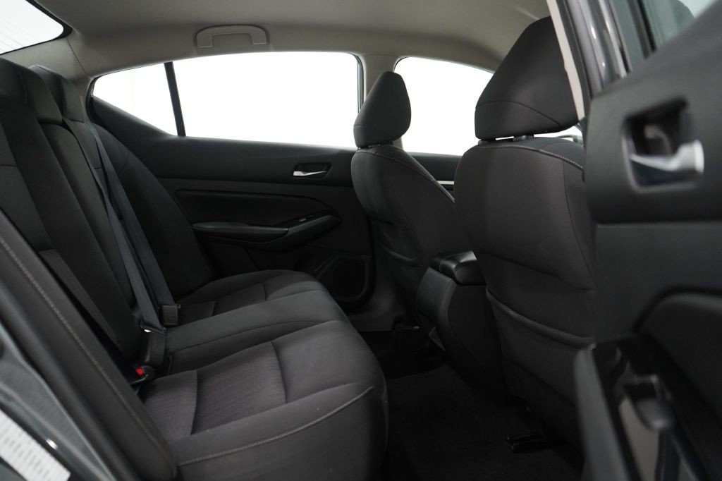 2021 Nissan Altima Image 22