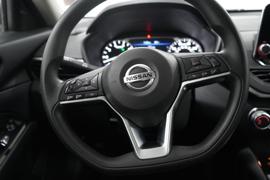 2021 Nissan Altima Image 24