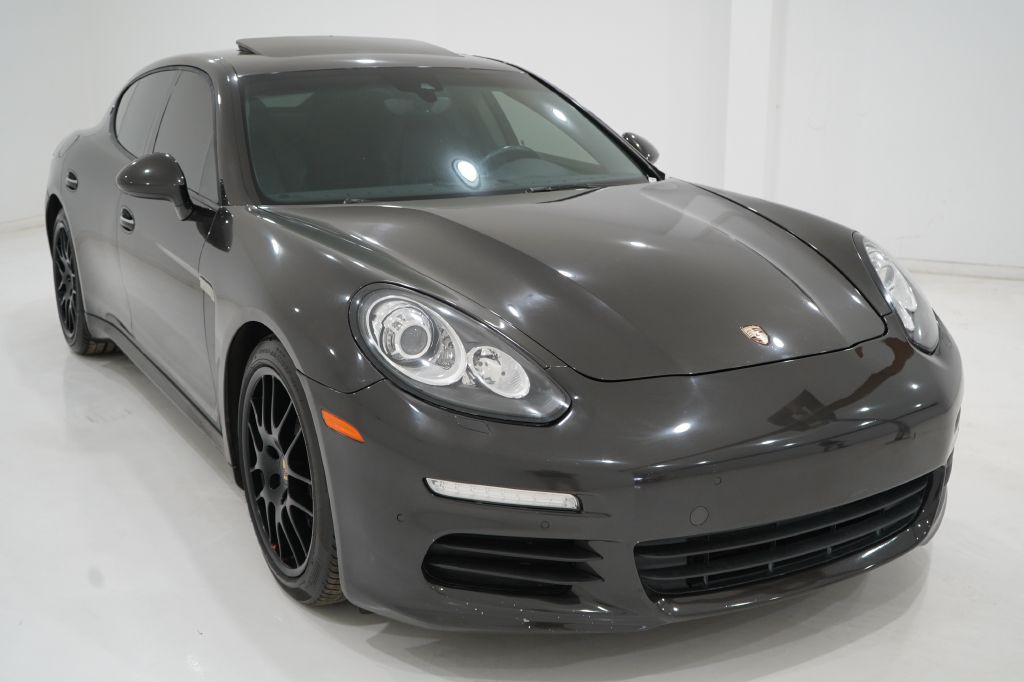 2015 Porsche Panamera Image 2