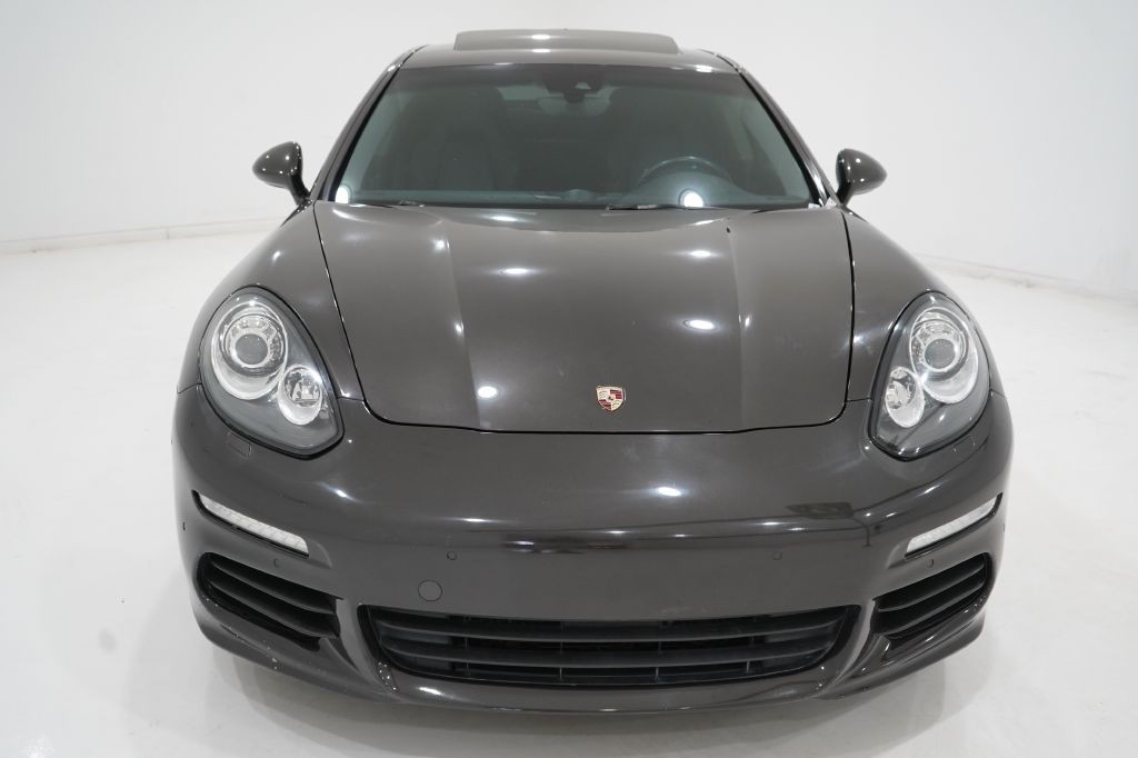 2015 Porsche Panamera Image 3