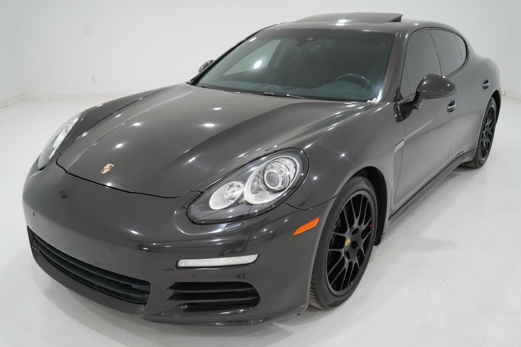 2015 Porsche Panamera Image 4