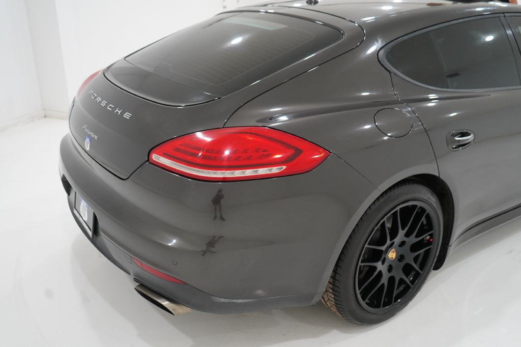 2015 Porsche Panamera Image 6