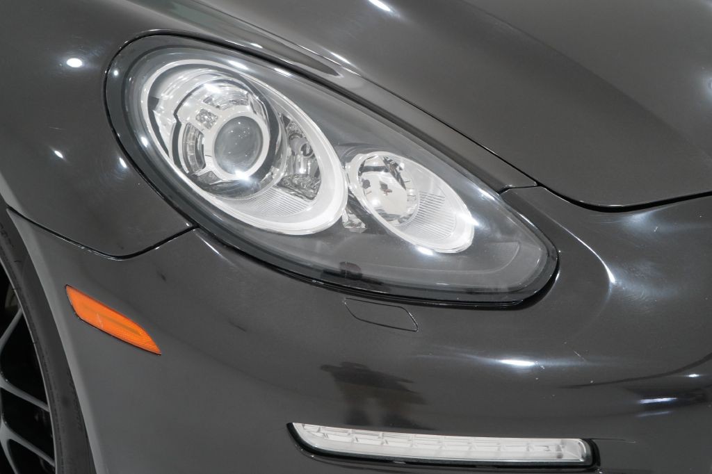 2015 Porsche Panamera Image 7