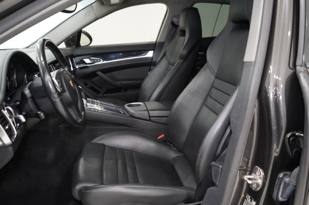 2015 Porsche Panamera Image 15