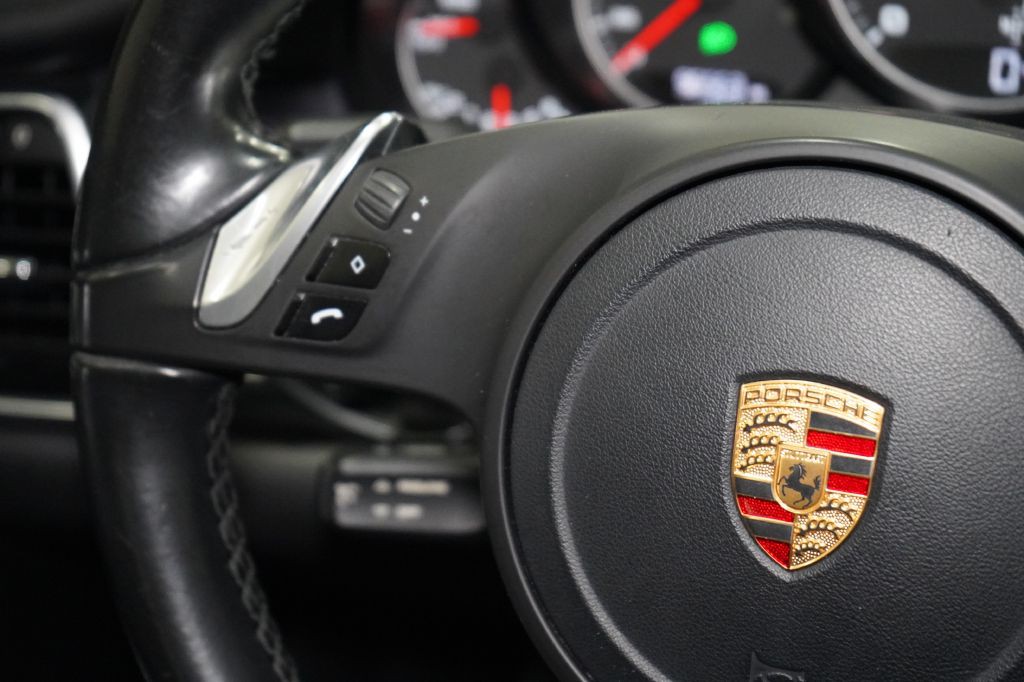 2015 Porsche Panamera Image 27