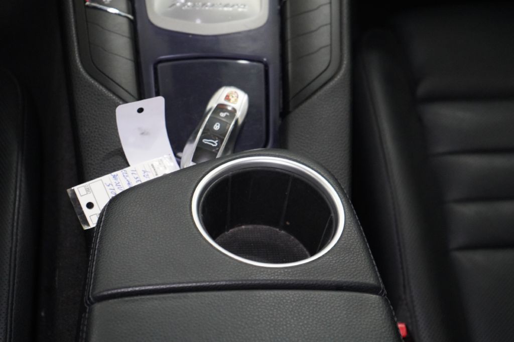 2015 Porsche Panamera Image 31