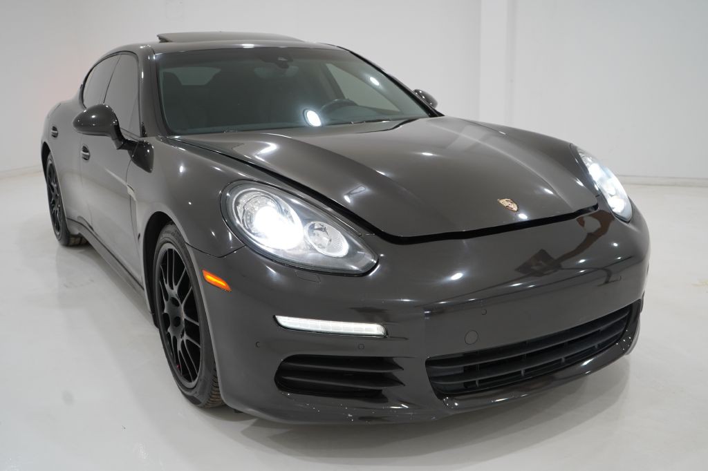 2015 Porsche Panamera Image 33