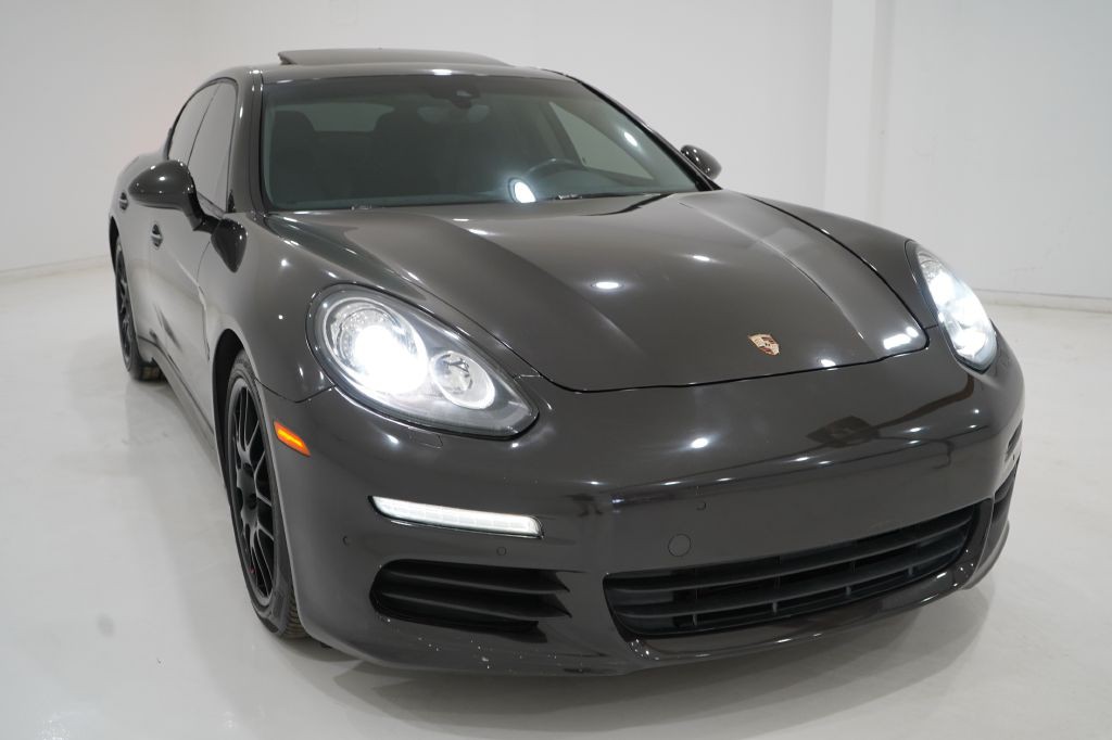 2015 Porsche Panamera Image 34