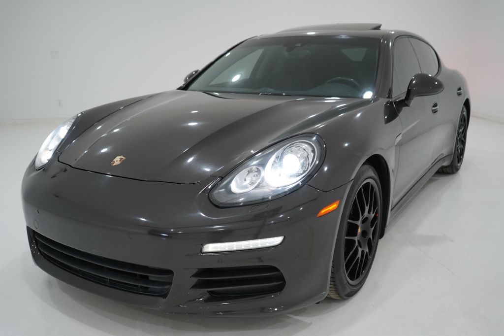 2015 Porsche Panamera Image 36