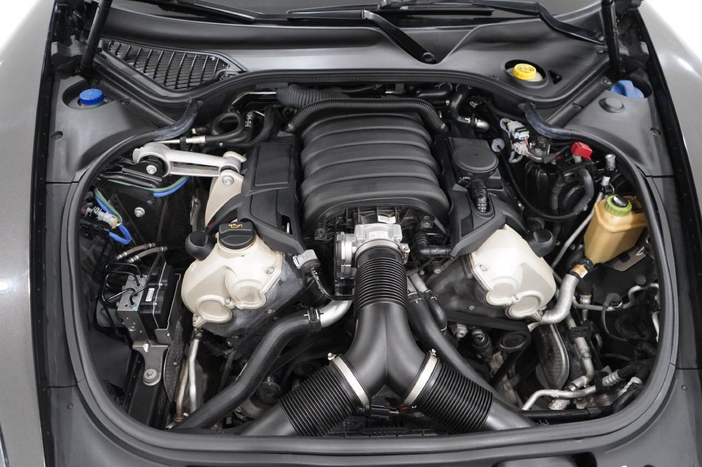 2015 Porsche Panamera Image 38