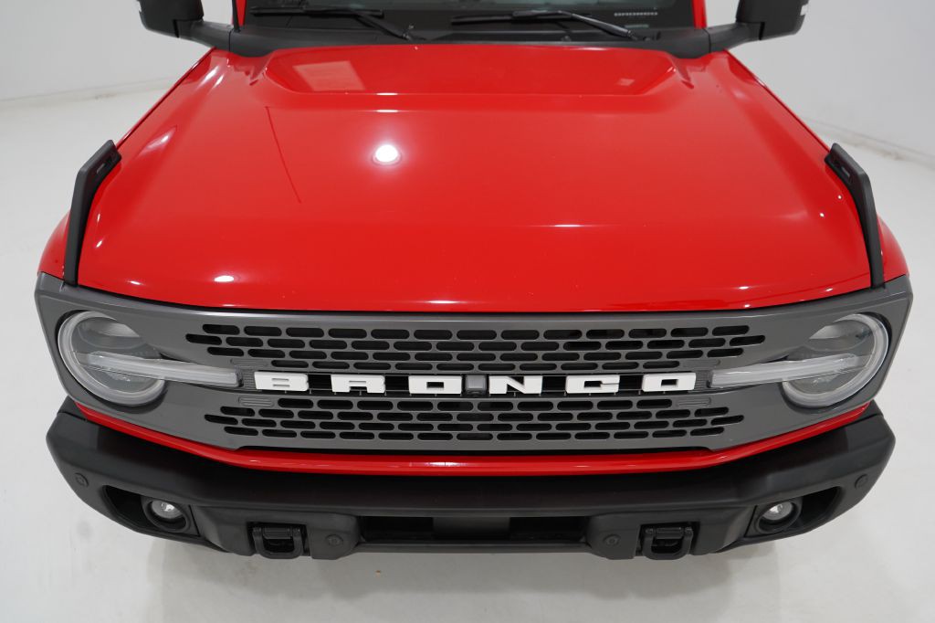 2022 Ford Bronco Image 8