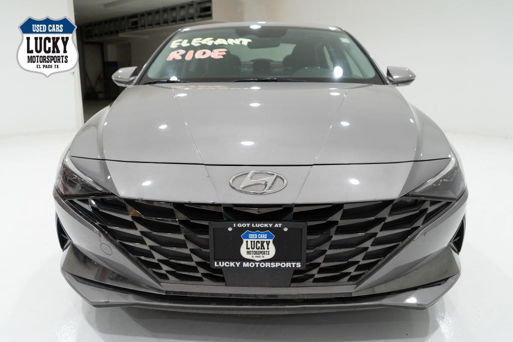 2022 Hyundai Elantra Image 3